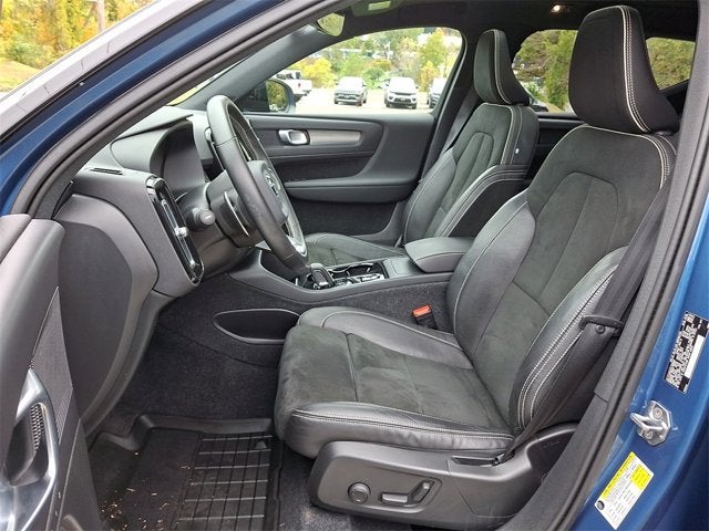 2020 Volvo XC40 R-Design