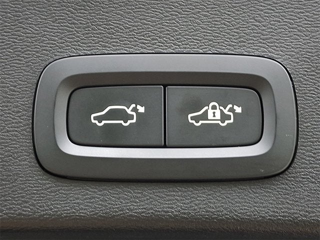 2020 Volvo XC40 R-Design