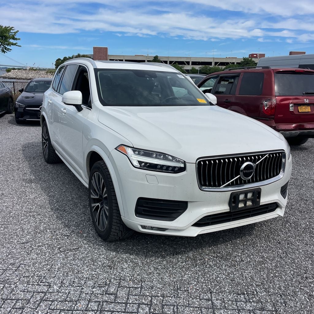 2022 Volvo XC90 T6 Momentum