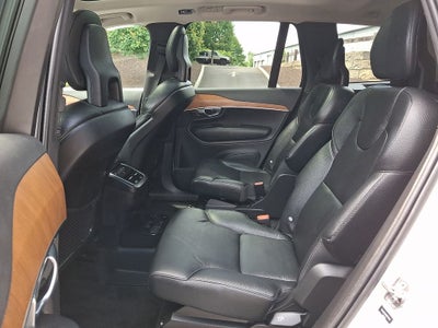 2022 Volvo XC90 T6 Momentum
