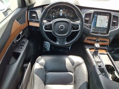 2022 Volvo XC90 T6 Momentum