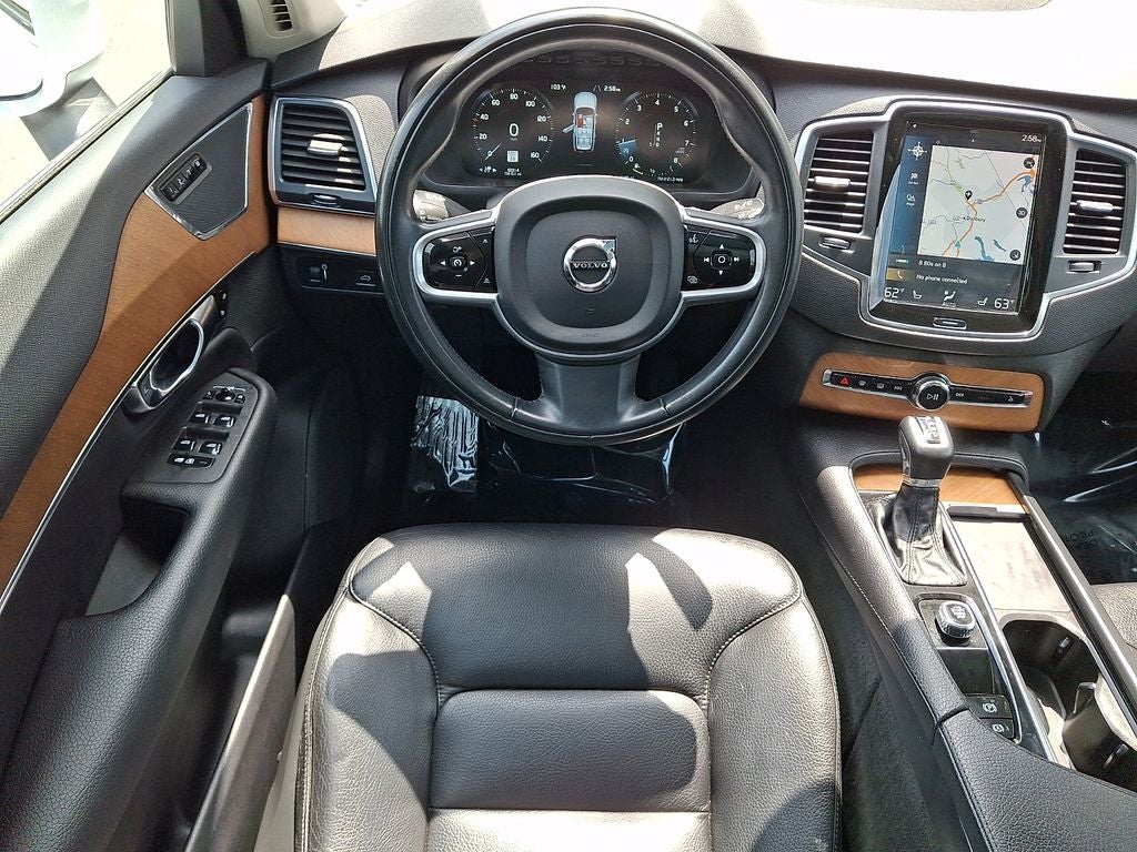 2022 Volvo XC90 T6 Momentum