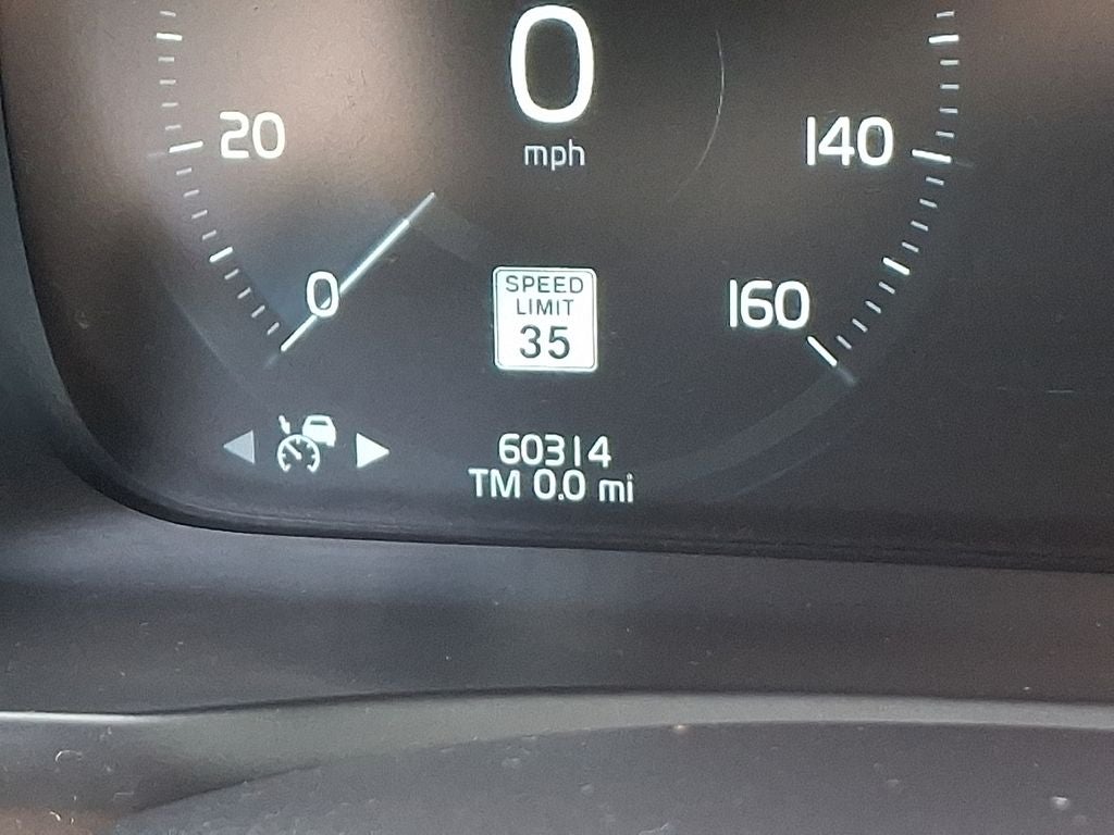 2022 Volvo XC90 T6 Momentum