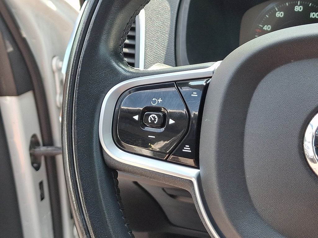 2022 Volvo XC90 T6 Momentum