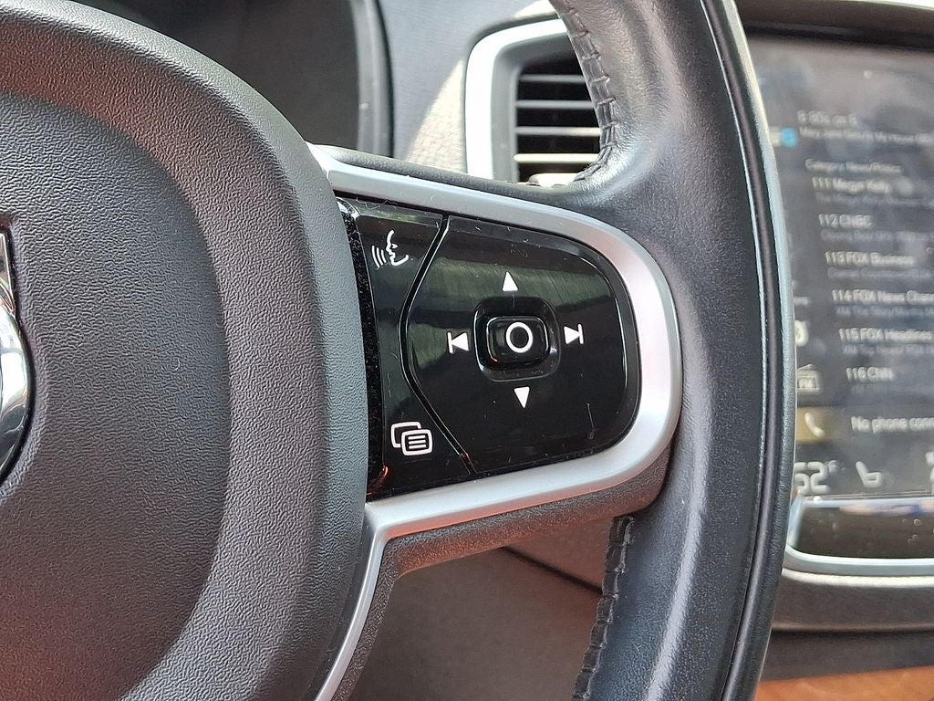 2022 Volvo XC90 T6 Momentum