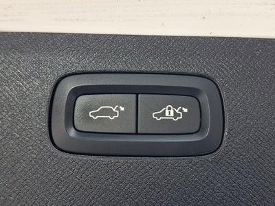 2022 Volvo XC90 T6 Momentum