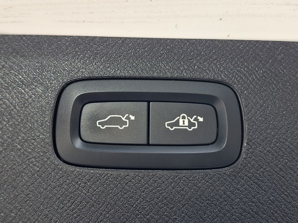2022 Volvo XC90 T6 Momentum