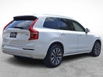 2022 Volvo XC90 T6 Momentum