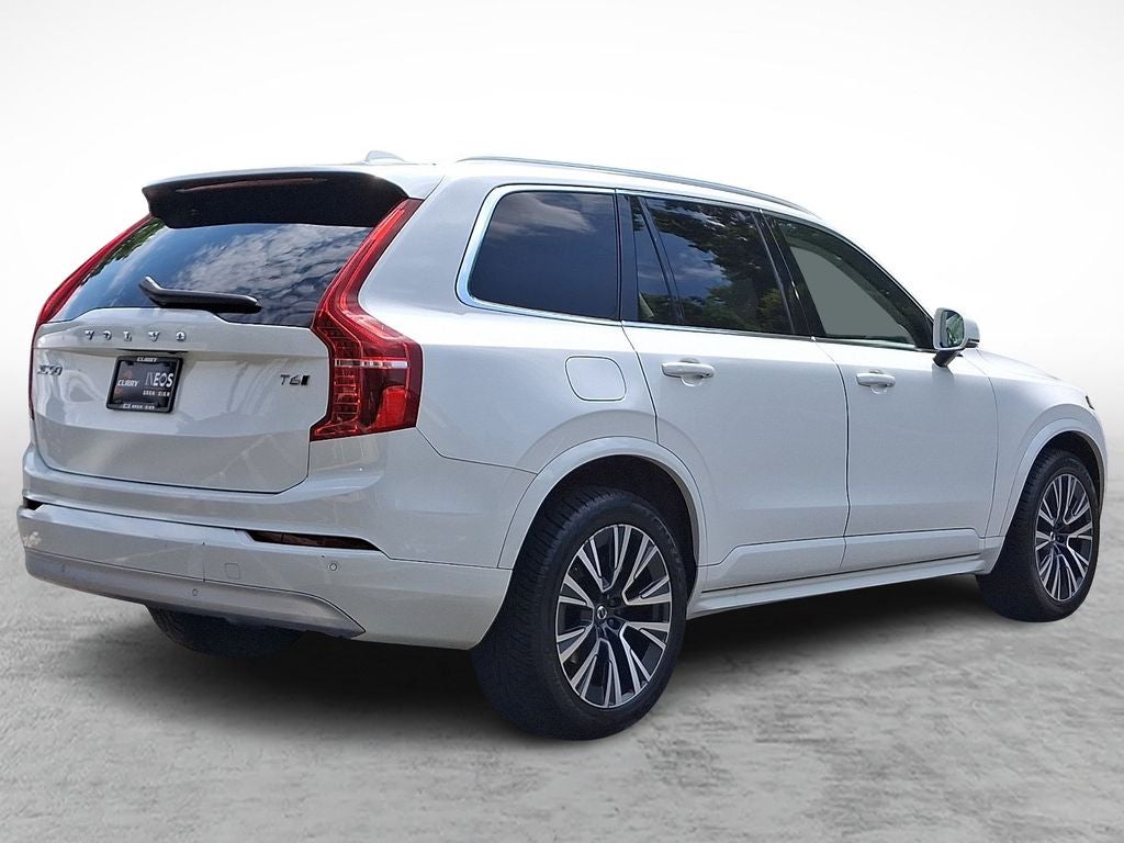 2022 Volvo XC90 T6 Momentum
