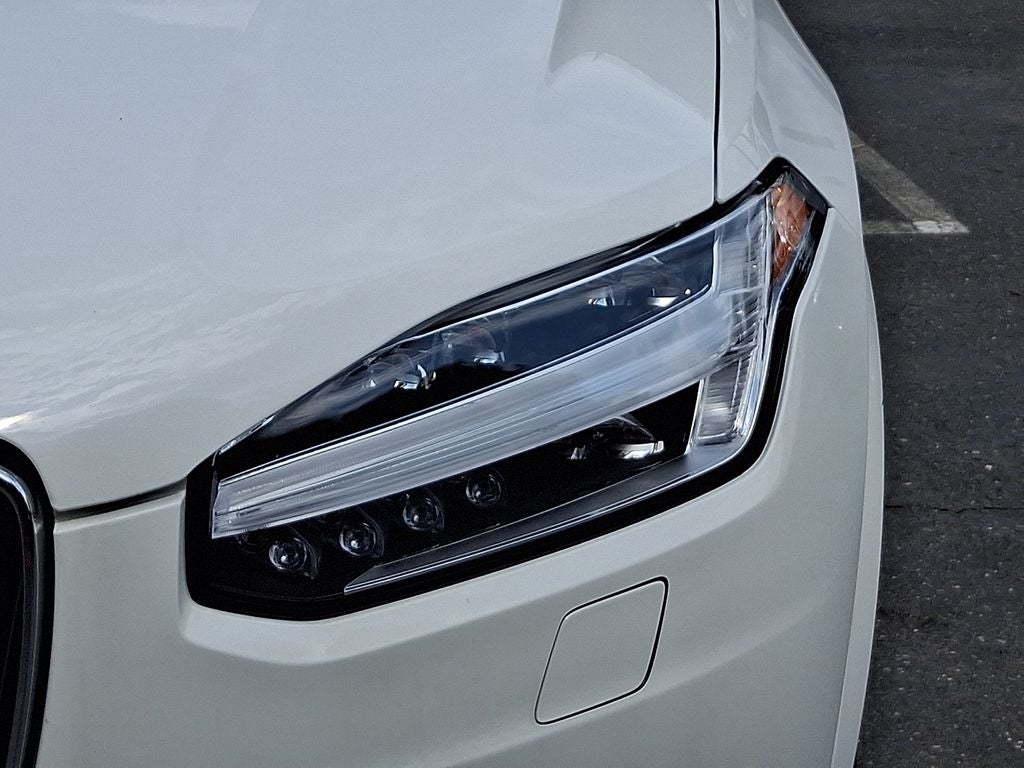 2022 Volvo XC90 T6 Momentum