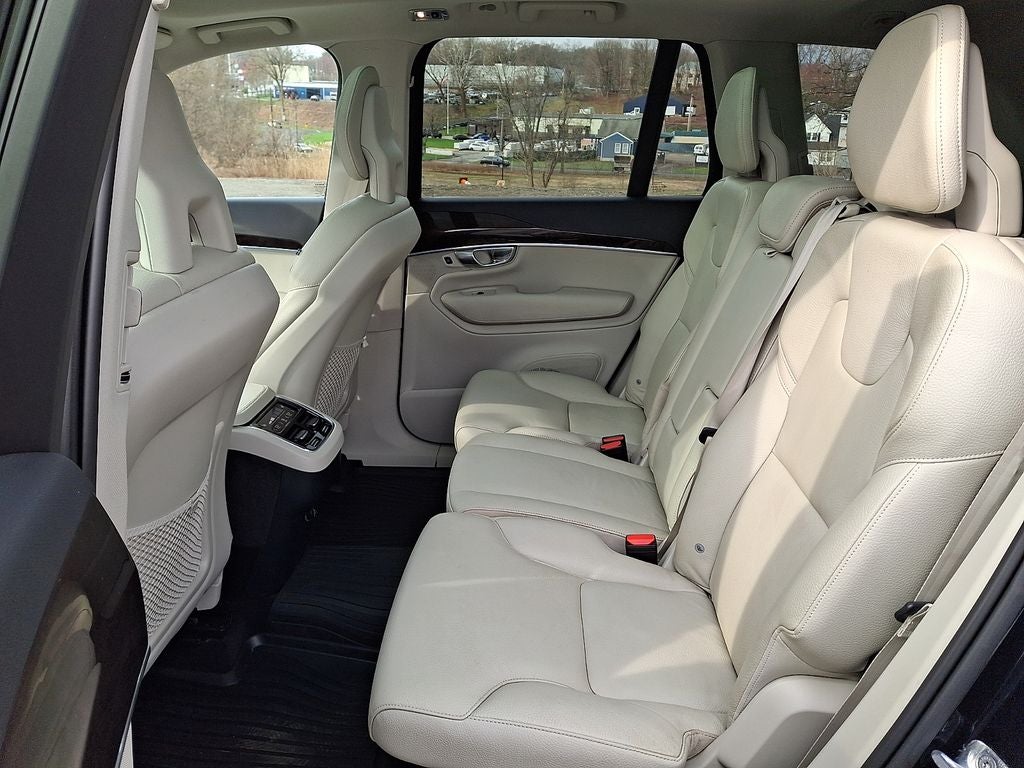 2017 Volvo XC90 T6 Momentum