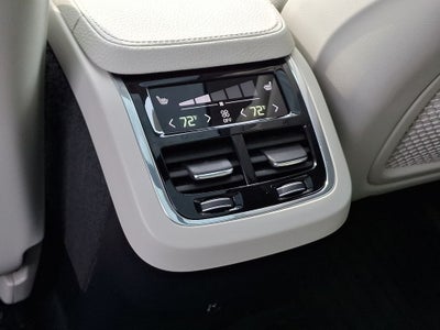 2017 Volvo XC90 T6 Momentum