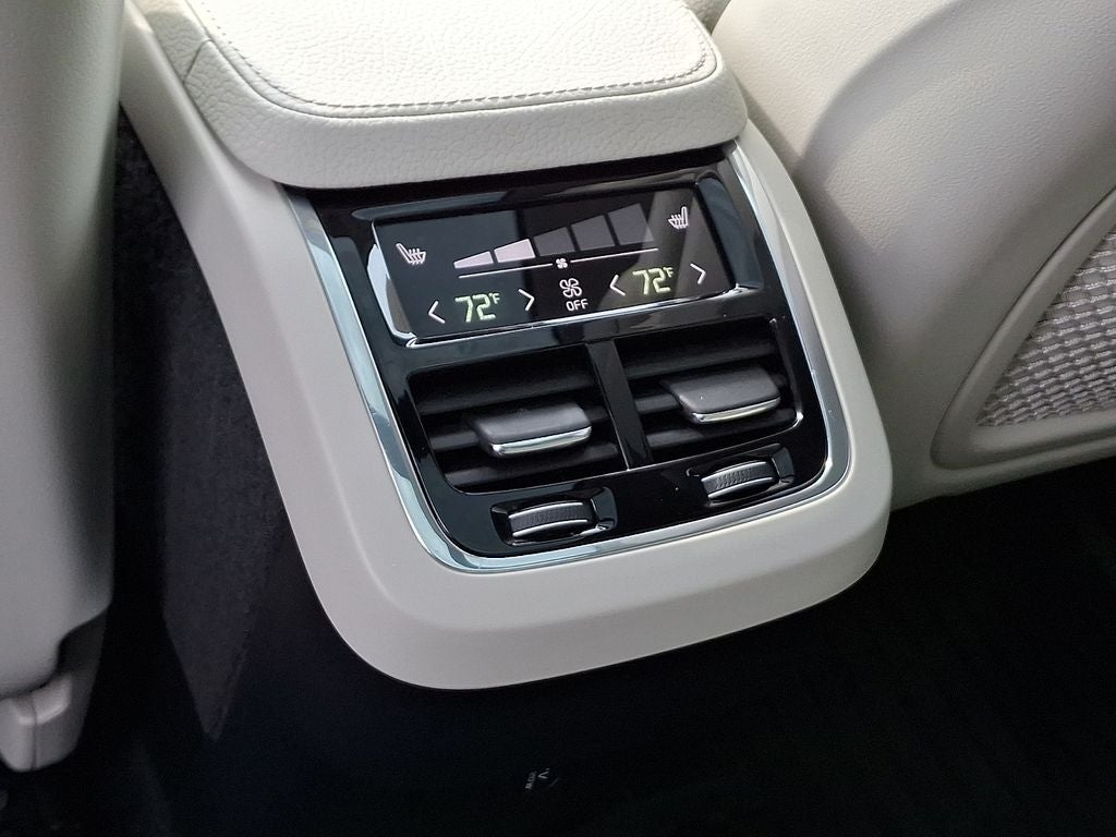 2017 Volvo XC90 T6 Momentum