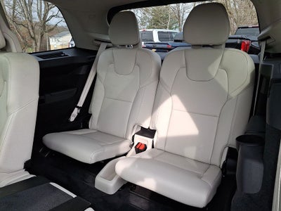 2017 Volvo XC90 T6 Momentum