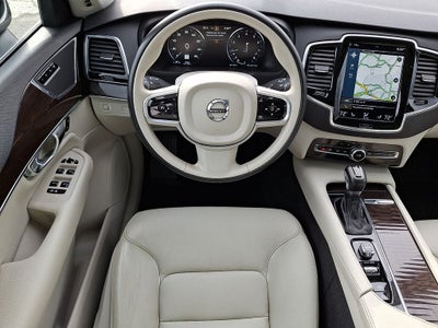 2017 Volvo XC90 T6 Momentum