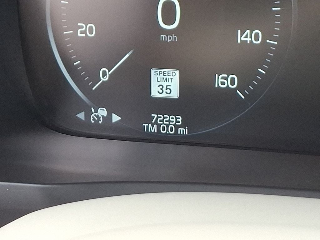 2017 Volvo XC90 T6 Momentum