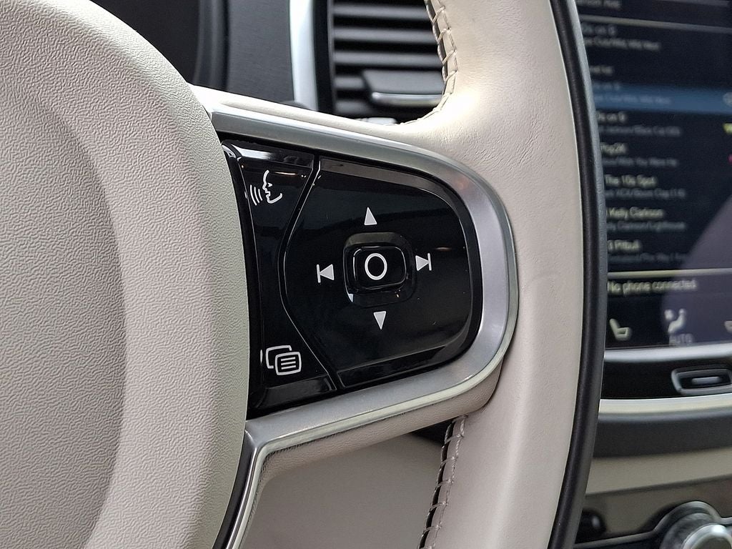 2017 Volvo XC90 T6 Momentum