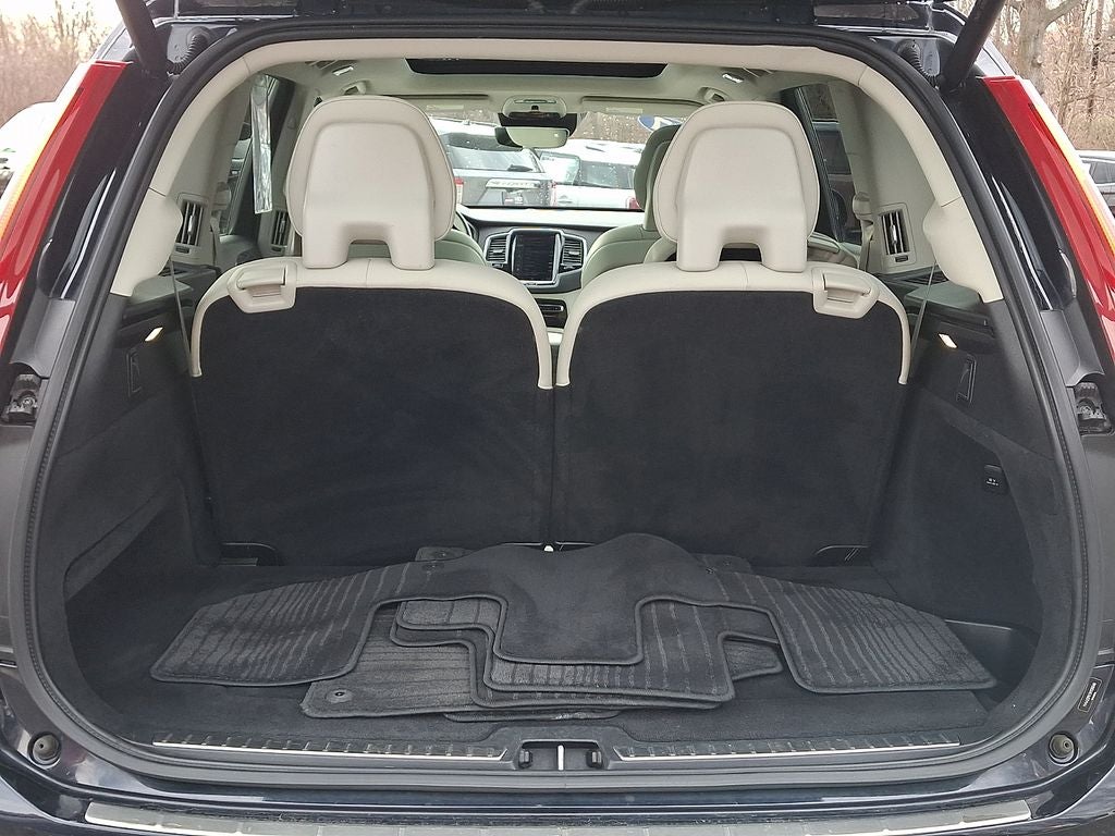 2017 Volvo XC90 T6 Momentum