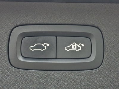 2017 Volvo XC90 T6 Momentum