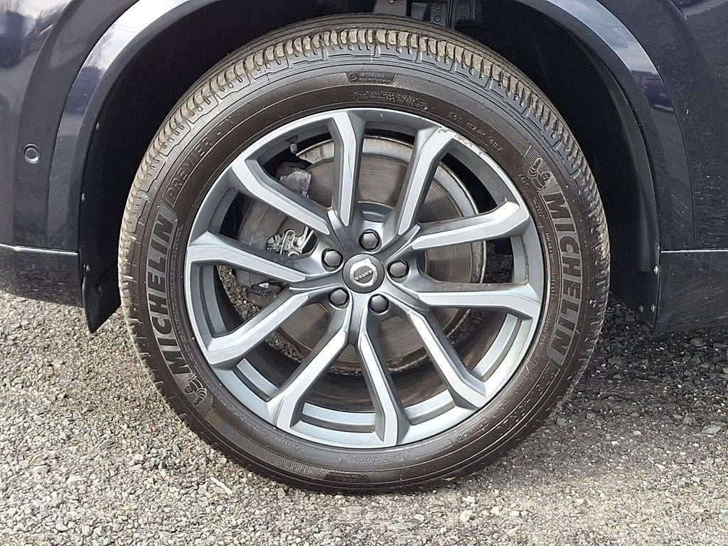 2017 Volvo XC90 T6 Momentum