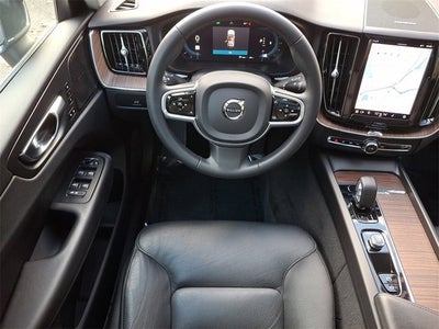 2023 Volvo XC60 Plus Bright Theme