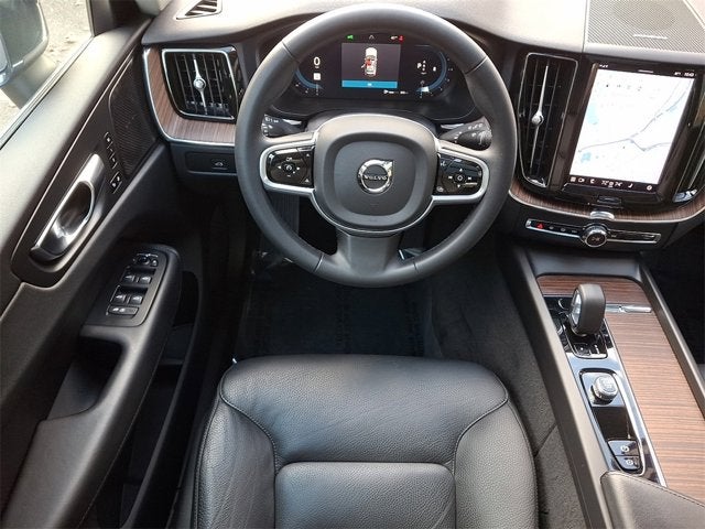 2023 Volvo XC60 Plus Bright Theme