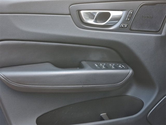 2023 Volvo XC60 Plus Bright Theme