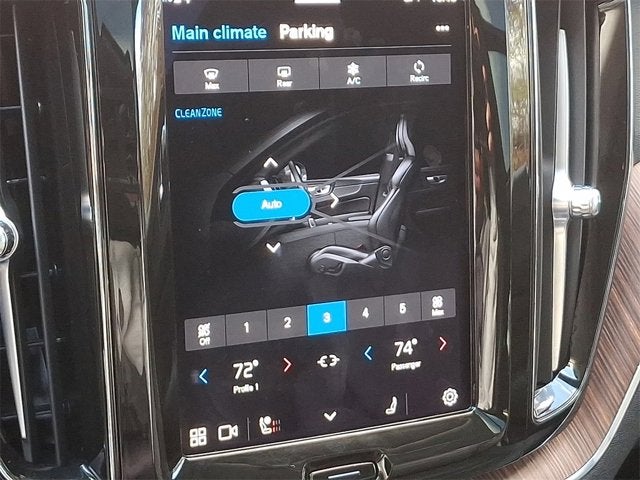 2023 Volvo XC60 Plus Bright Theme