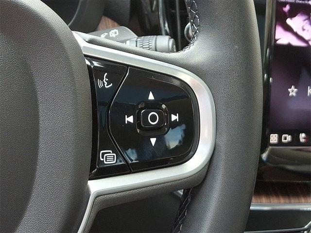 2023 Volvo XC60 Plus Bright Theme