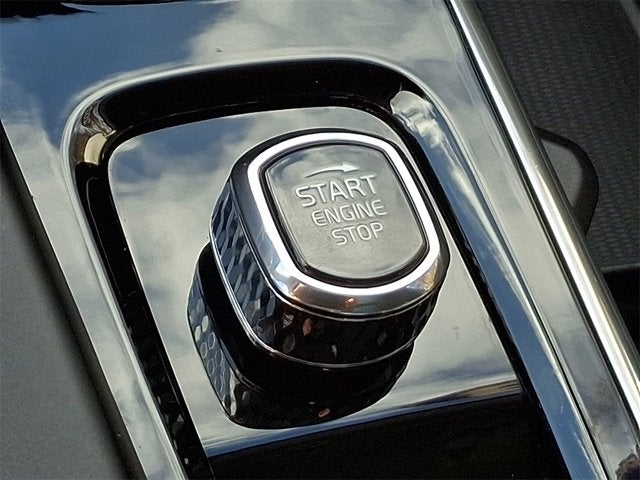 2023 Volvo XC60 Plus Bright Theme