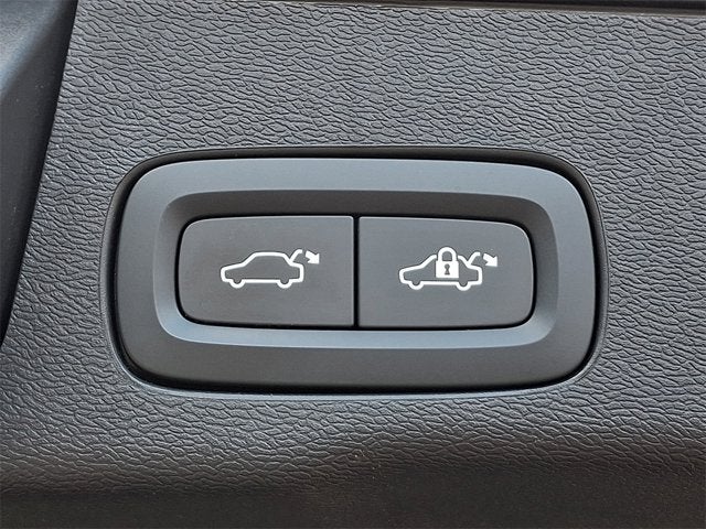 2023 Volvo XC60 Plus Bright Theme